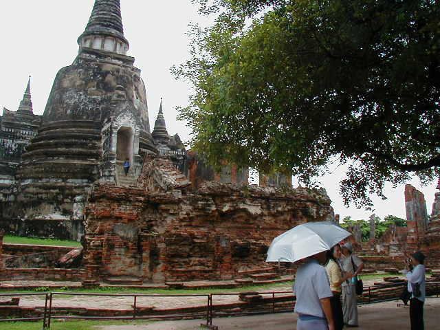 040627bangkok1130watphrasisanphet.jpg