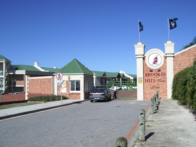 050305portelizabeth1531.jpg