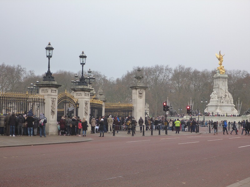 20161201_1103buckingham_palace.jpg